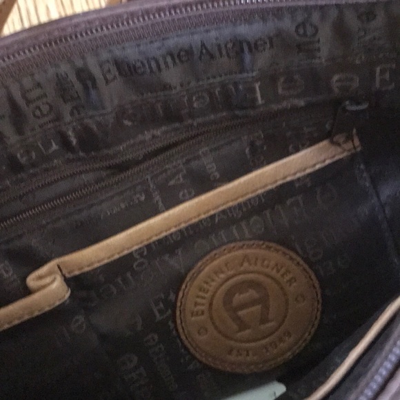 Beautiful leather barely used purse - Picture 3 of 7